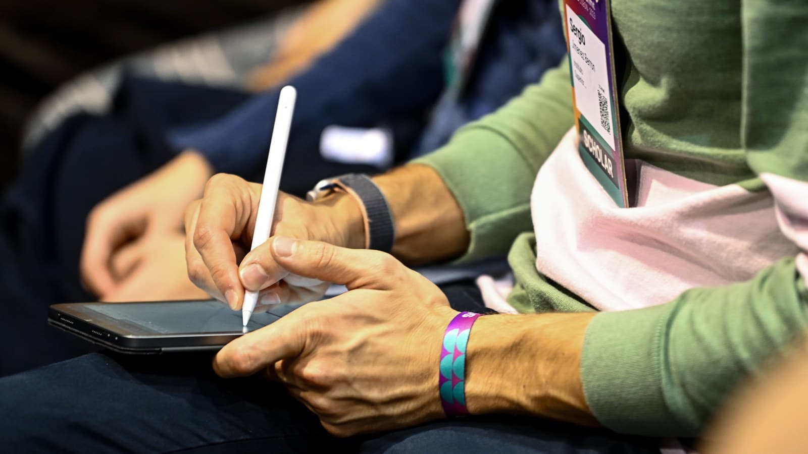 AI writes the transcript now — a good meeting note still needs these six things